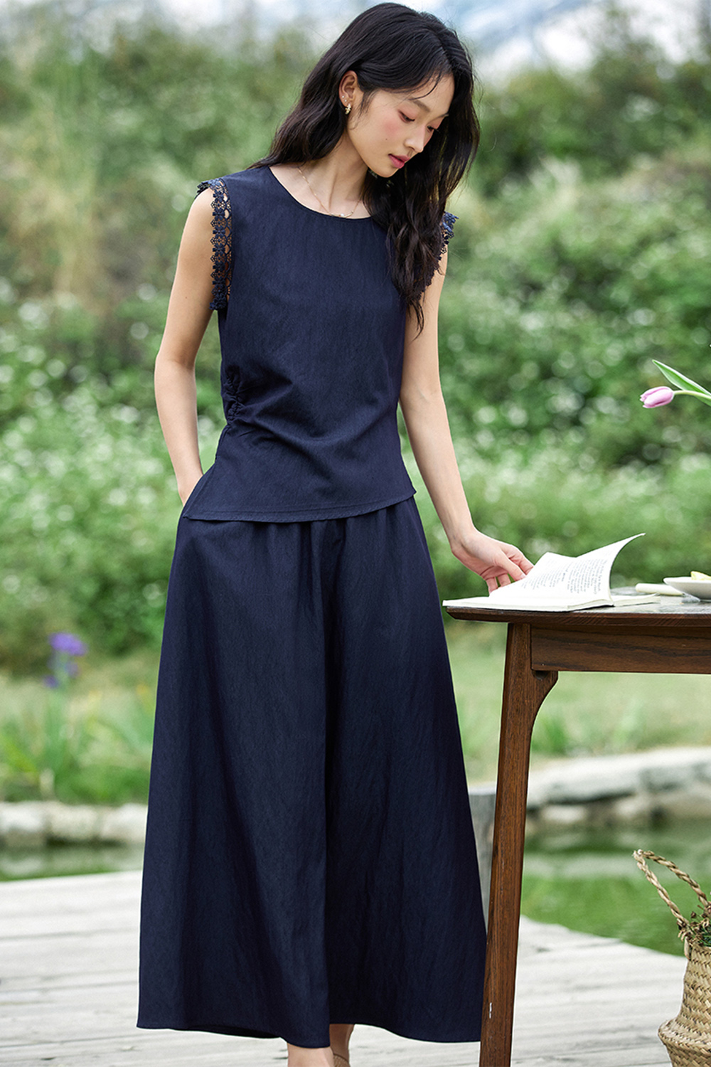 Elegant Minimalist Design Sleeveless Top Set