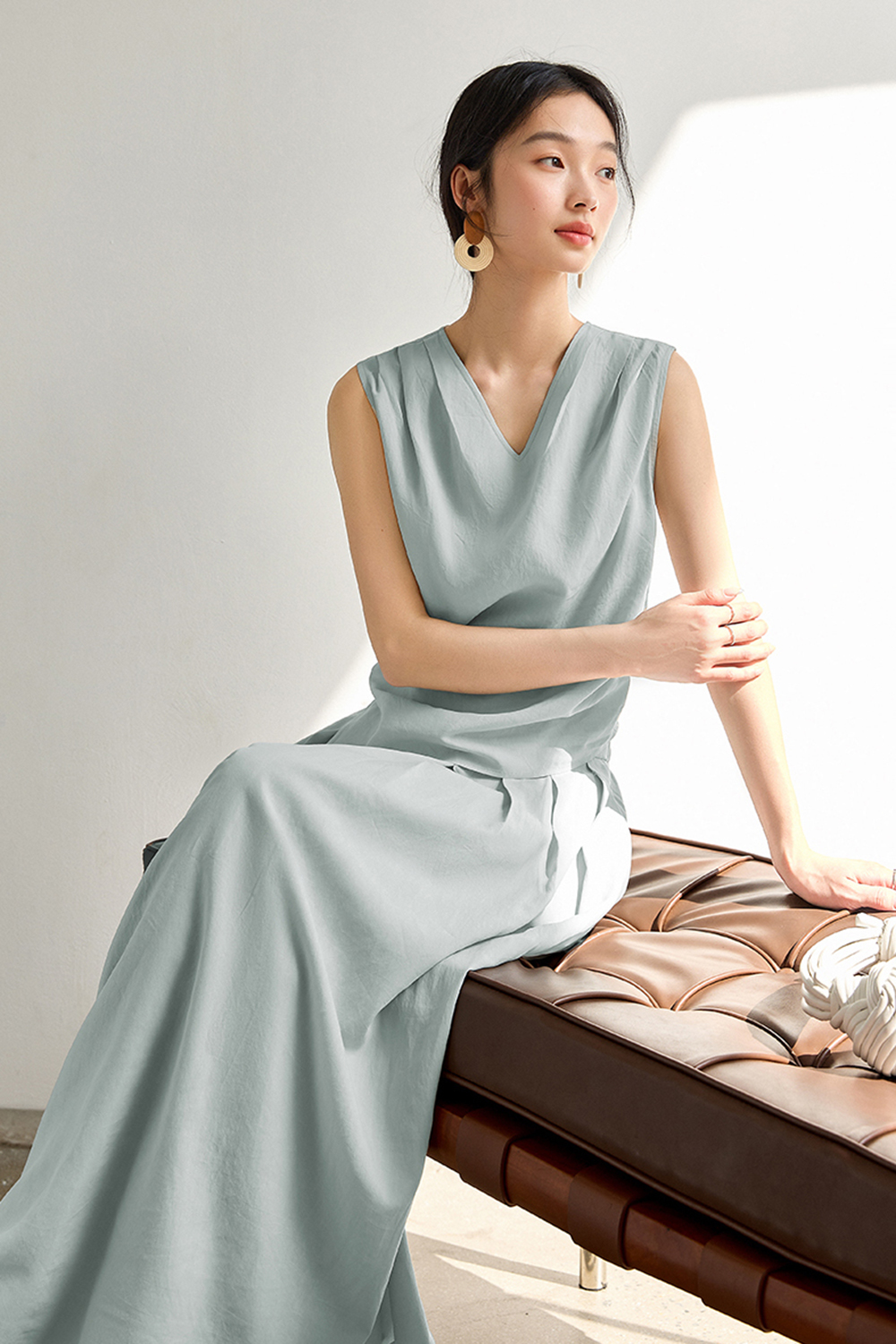 Fashionable & Elegant Sleeveless V-Neck Top with Midi Skirt Set