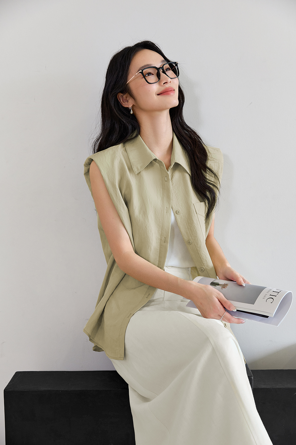 Lyocell Sleeveless Collared Solid Shirt
