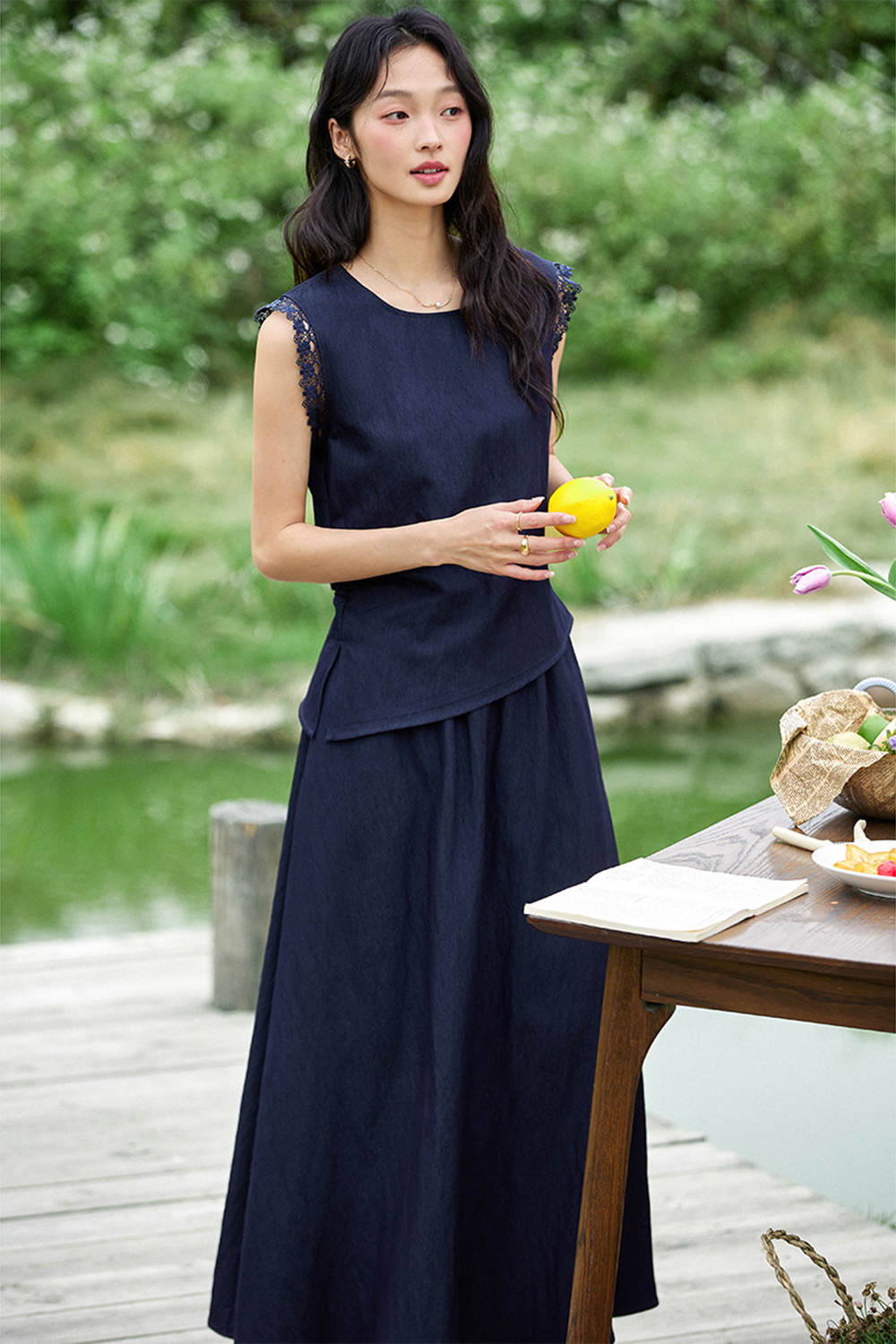 Elegant Minimalist Design Sleeveless Top Set