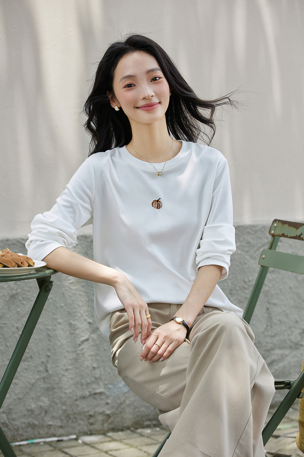 Pumpkin-Embroidered Layering Crewneck-VIMLYSTORE