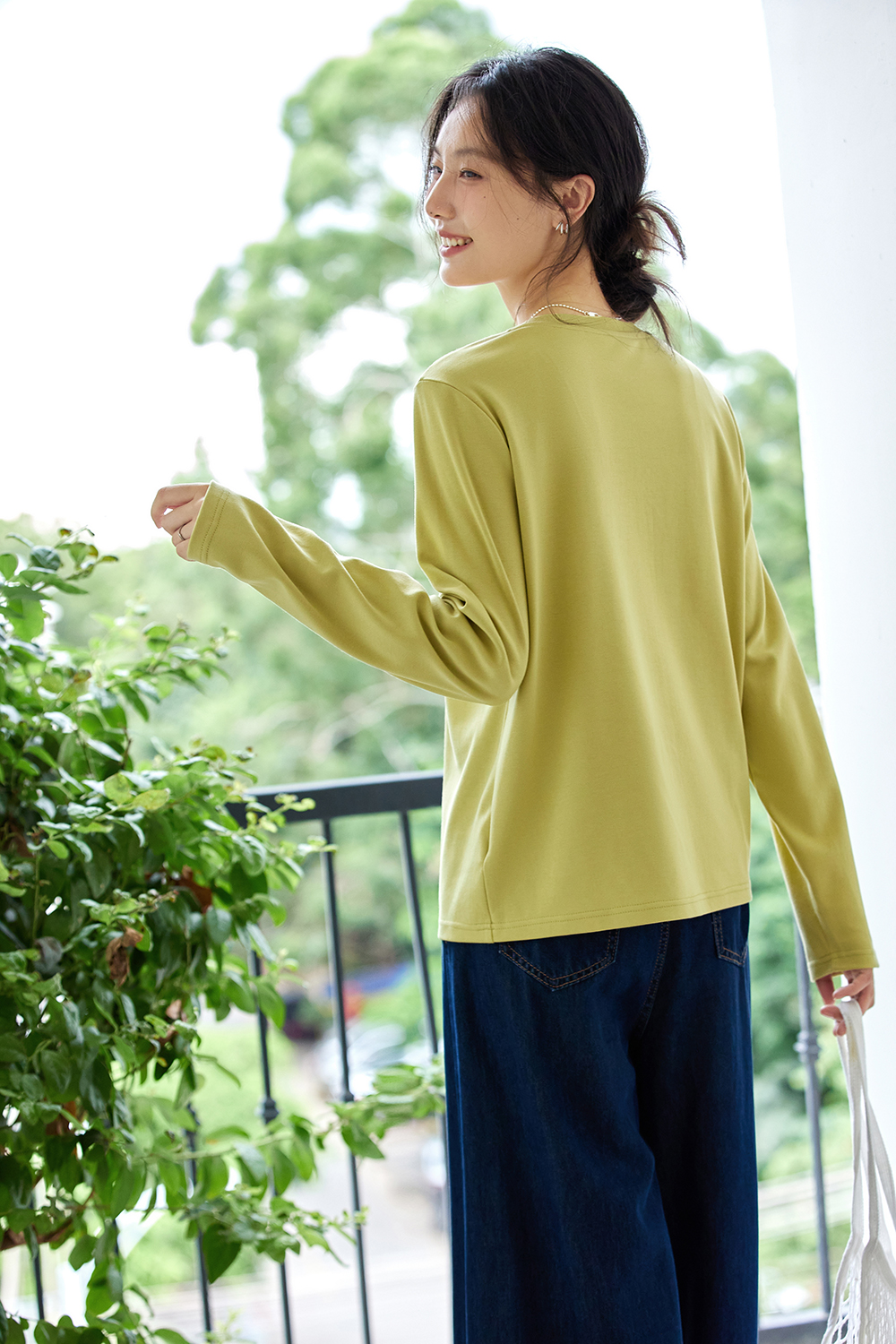 Pumpkin-Embroidered Layering Crewneck-VIMLYSTORE