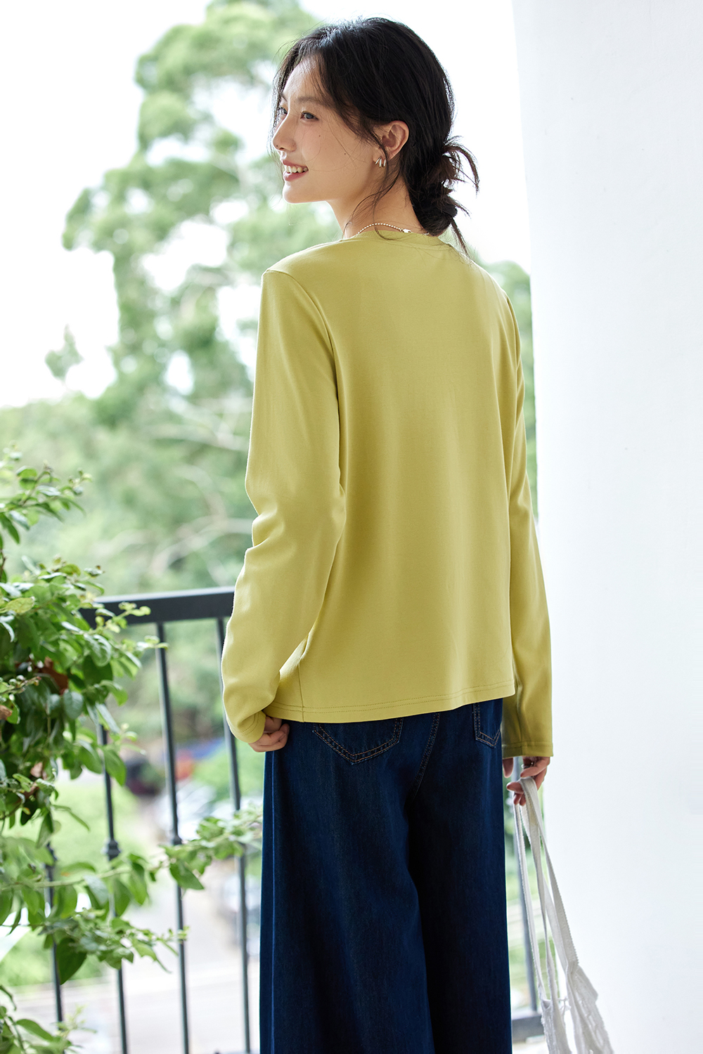 Pumpkin-Embroidered Layering Crewneck-VIMLYSTORE