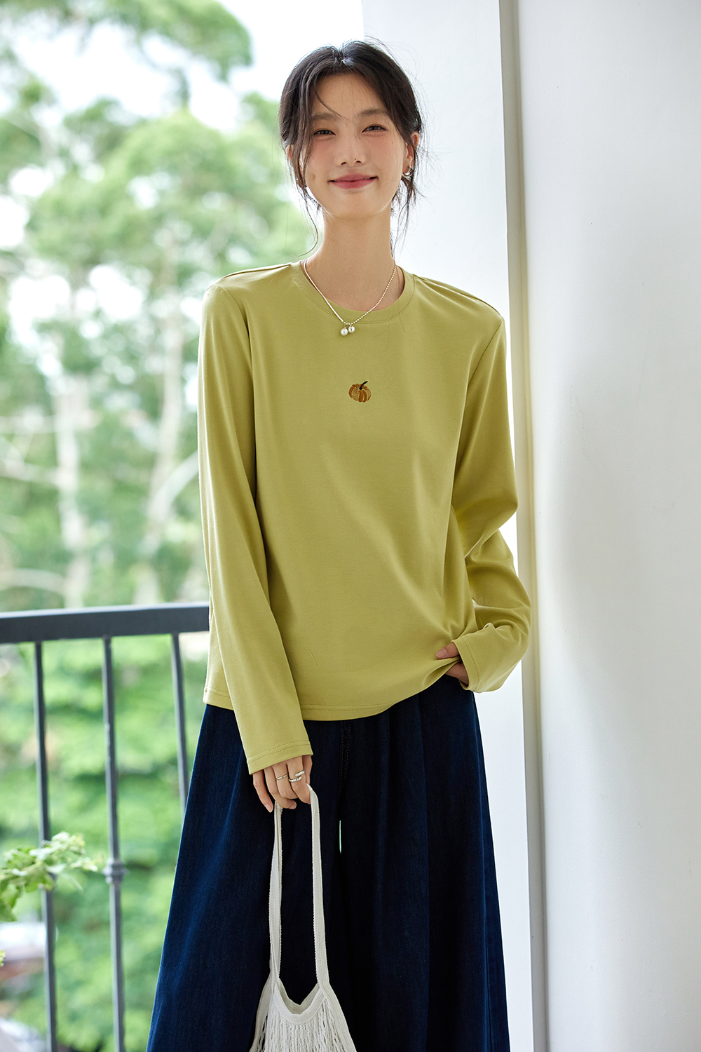 Pumpkin-Embroidered Layering Crewneck-VIMLYSTORE