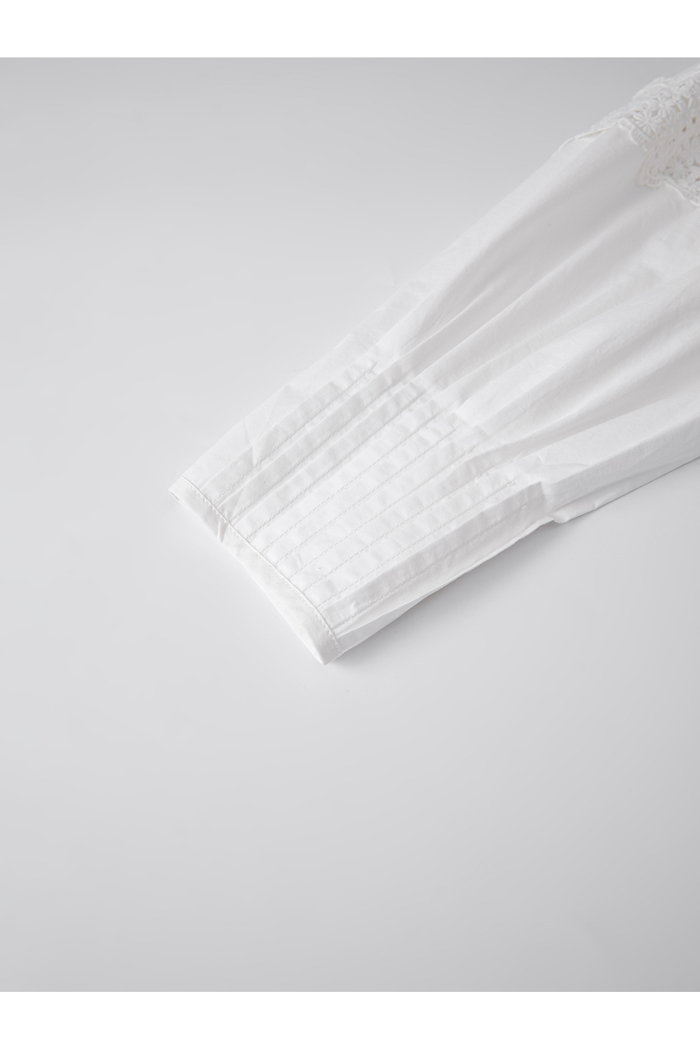 Lace-Trimmed Cut-Out Panel Slimming Crewneck Tee-VIMLYSTORE