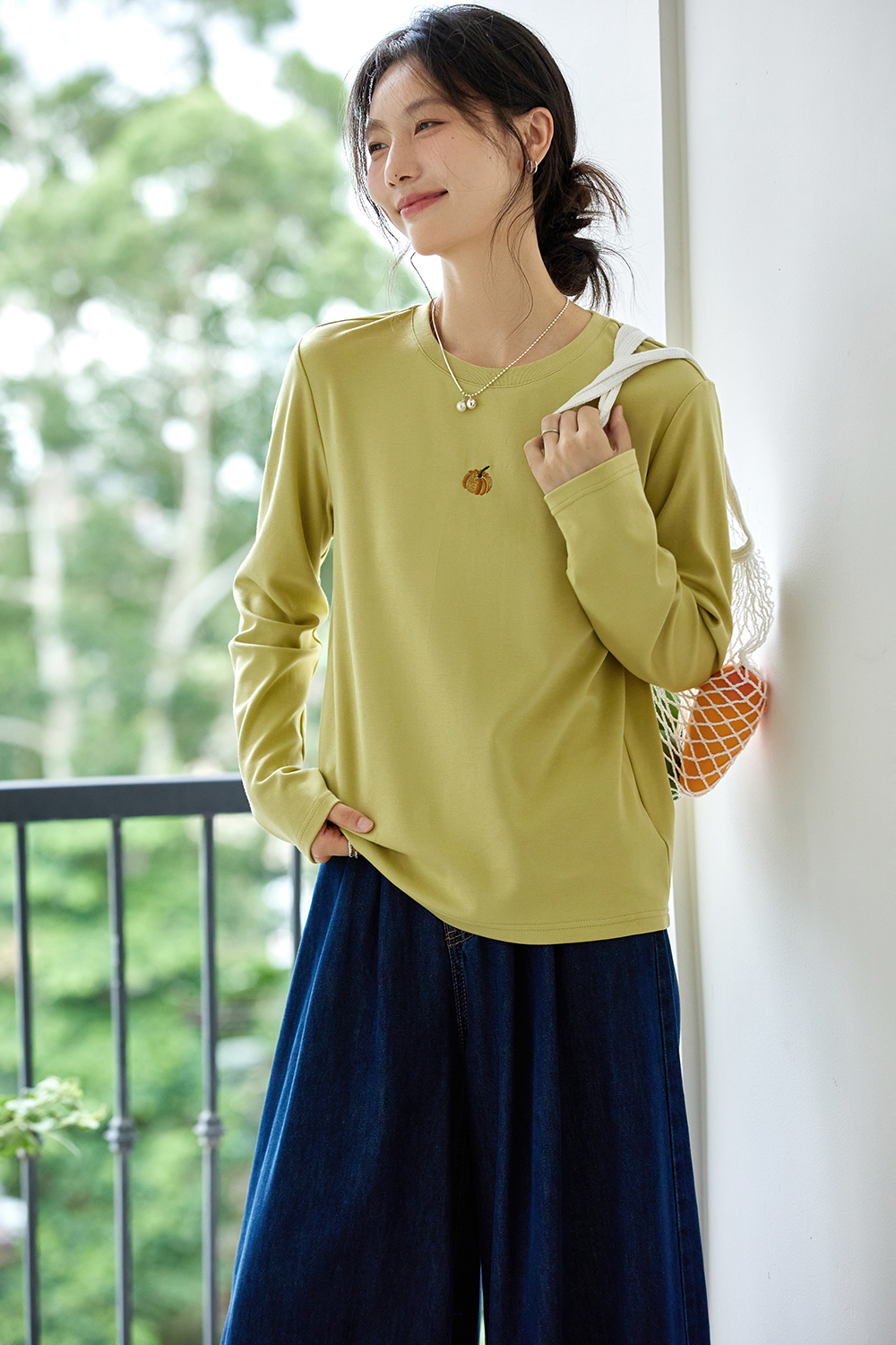 Pumpkin-Embroidered Layering Crewneck-VIMLYSTORE