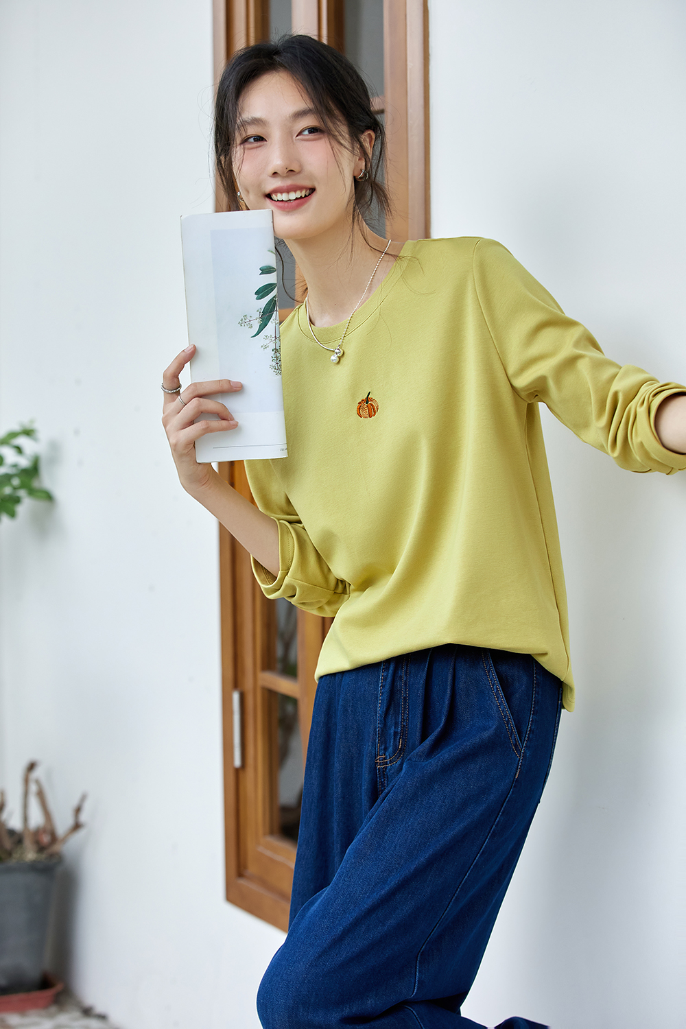 Pumpkin-Embroidered Layering Crewneck-VIMLYSTORE