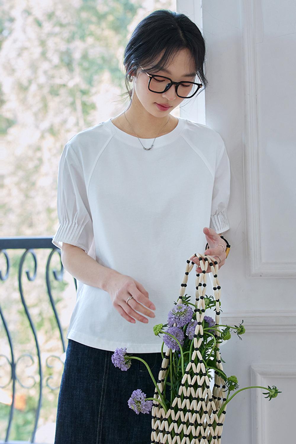 Loose & Minimalist White Cotton Round Neck Short-Sleeve T-Shirt with Paneling