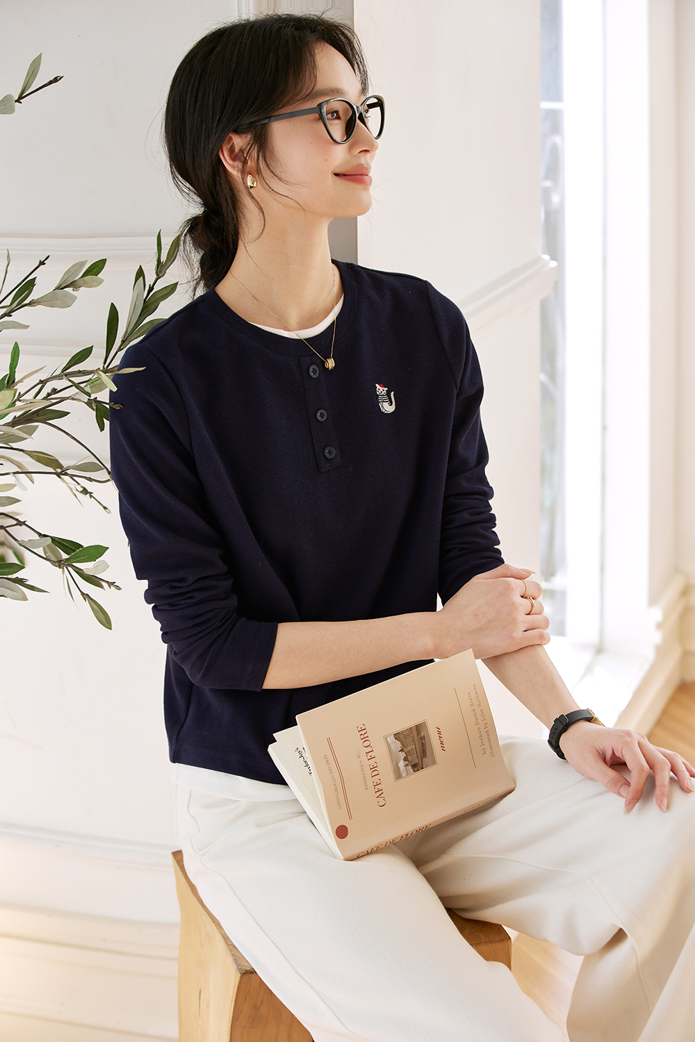 Navy Color-Block Relaxed Fit Long-Sleeve Tee-VIMLYSTORE