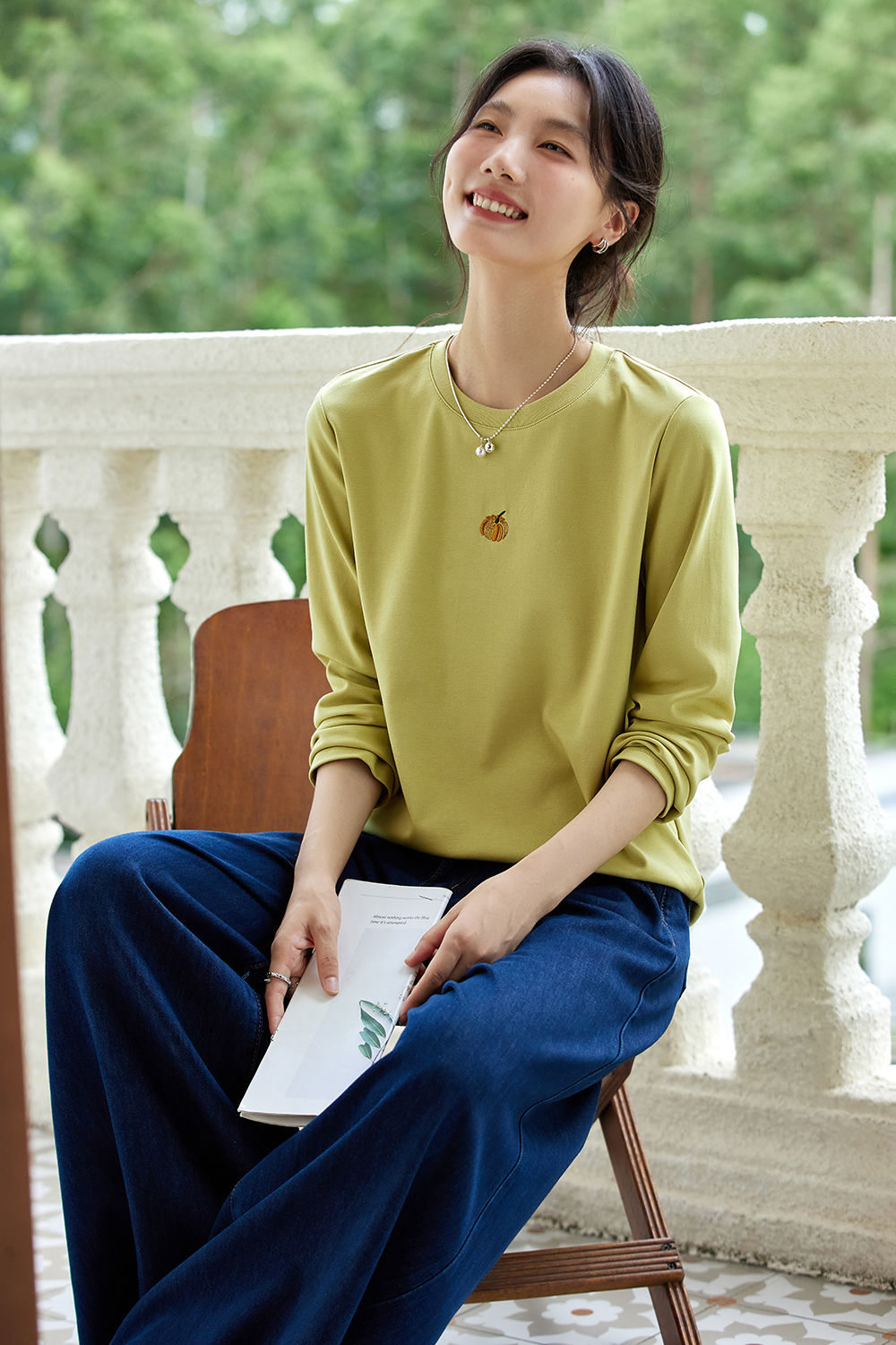 Pumpkin-Embroidered Layering Crewneck-VIMLYSTORE