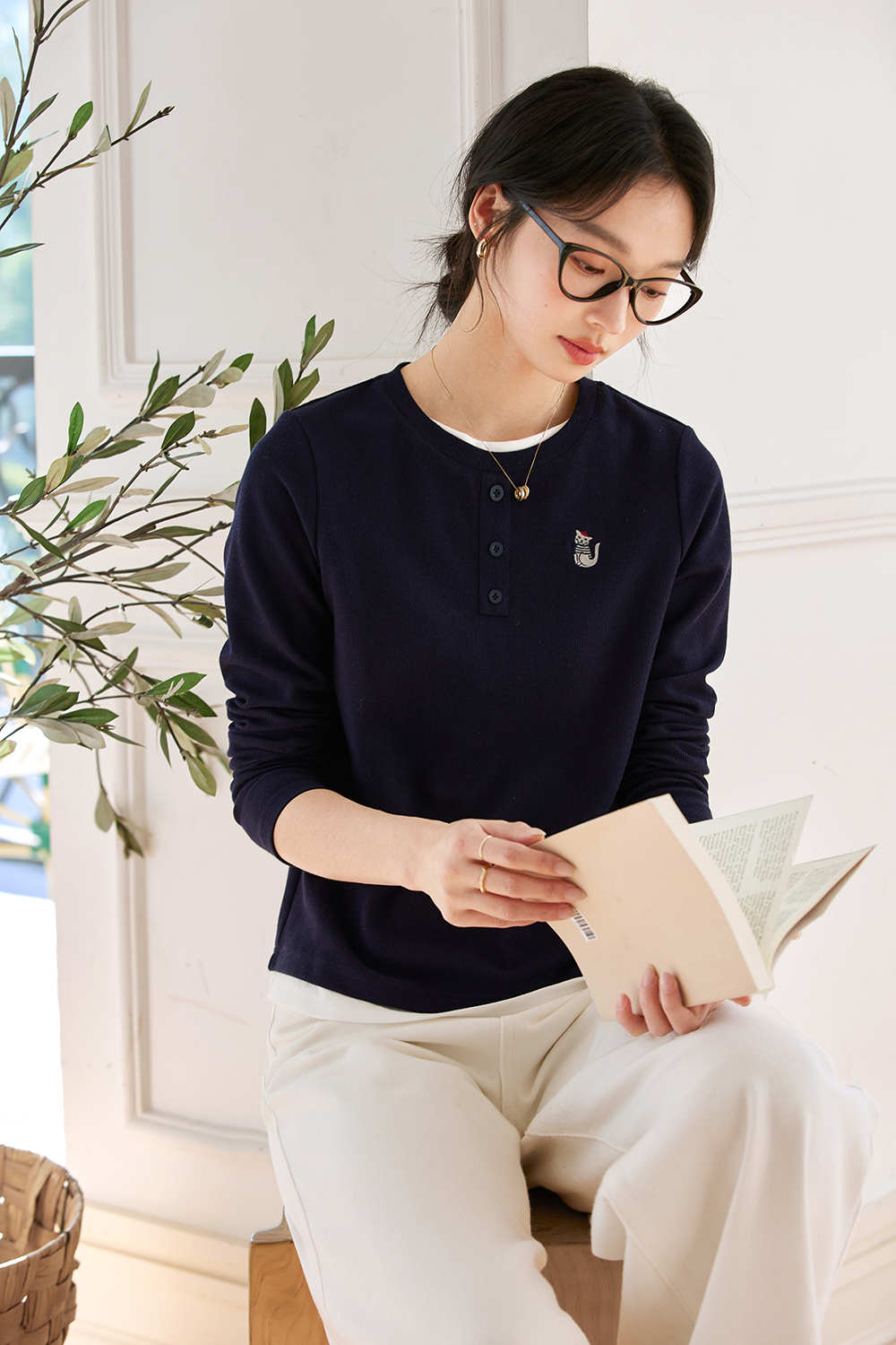 Navy Color-Block Relaxed Fit Long-Sleeve Tee-VIMLYSTORE