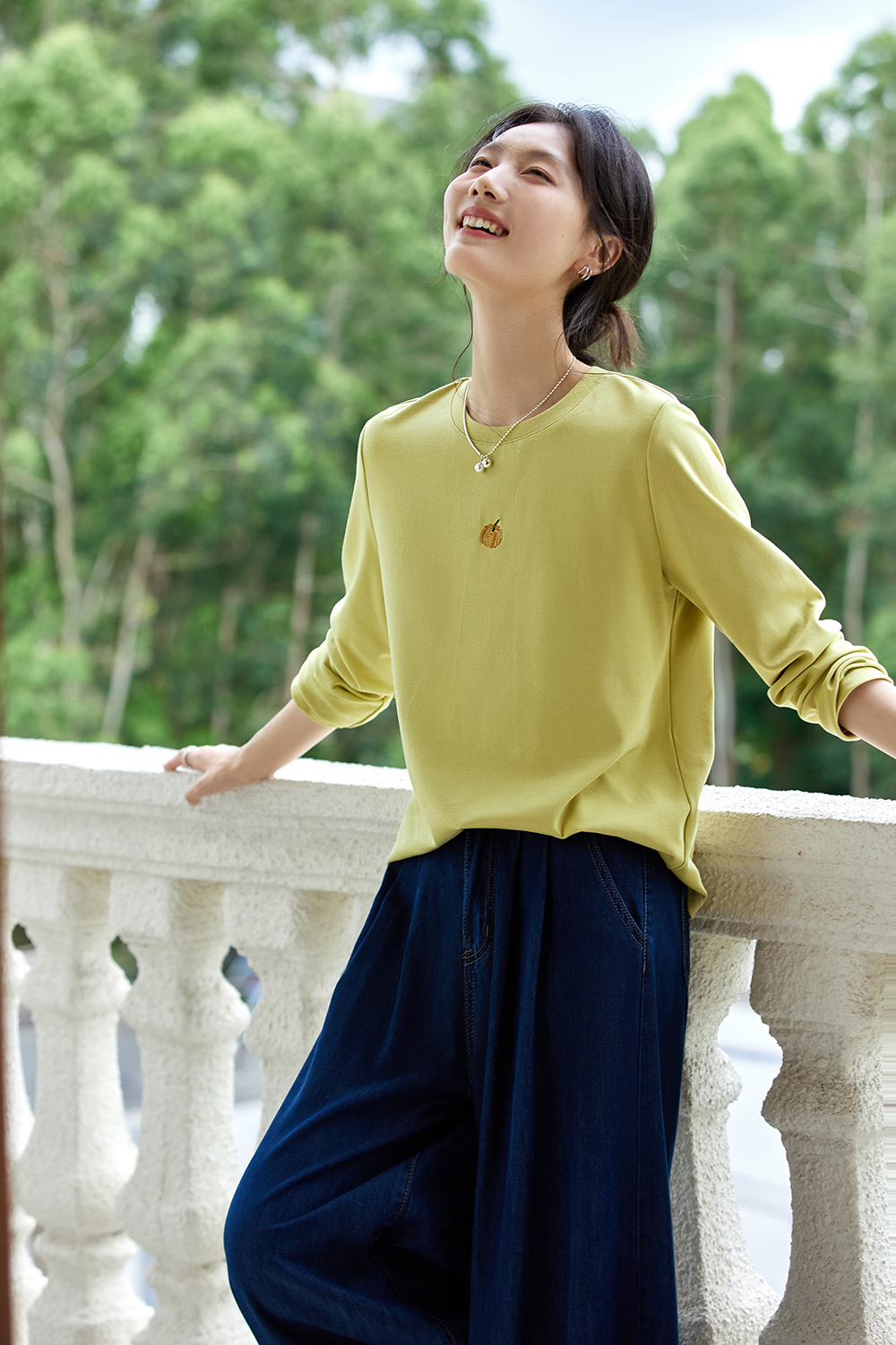 Pumpkin-Embroidered Layering Crewneck-VIMLYSTORE