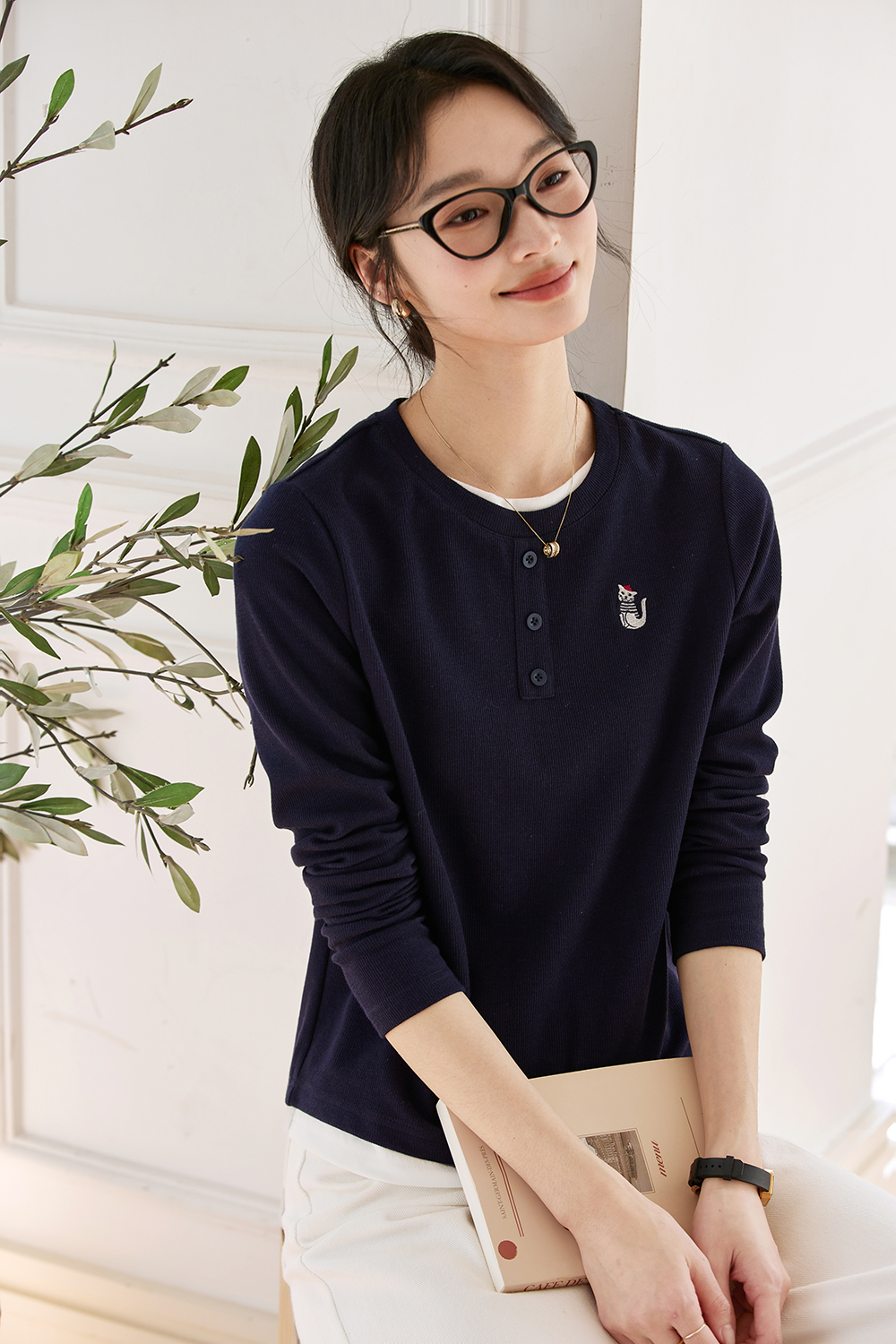 Navy Color-Block Relaxed Fit Long-Sleeve Tee-VIMLYSTORE