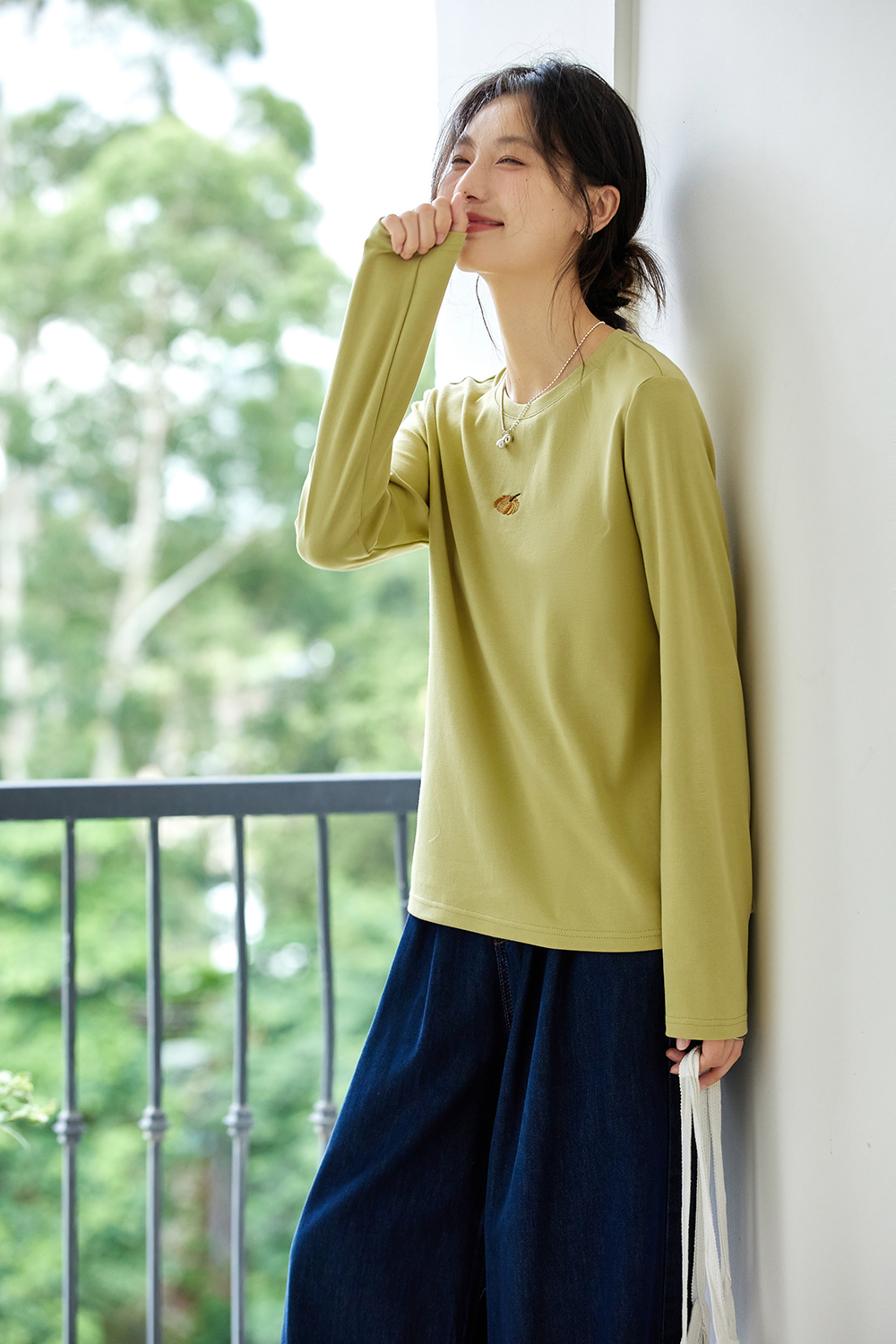 Pumpkin-Embroidered Layering Crewneck-VIMLYSTORE