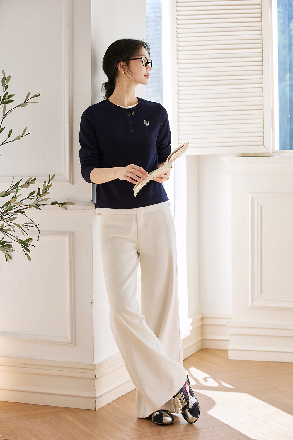 Navy Color-Block Relaxed Fit Long-Sleeve Tee-VIMLYSTORE