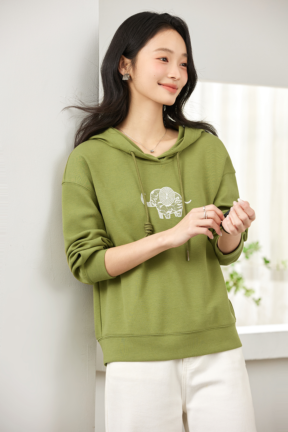 Elephant Embroidered Casual Pullover Hoodie-VIMLYSTORE