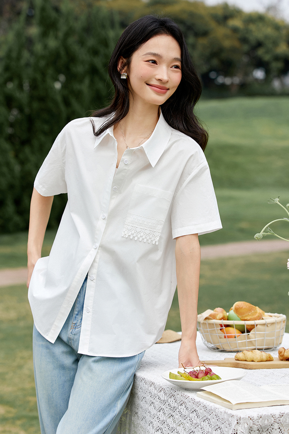 Minimalist White Lace-trimmed Cotton Shirt