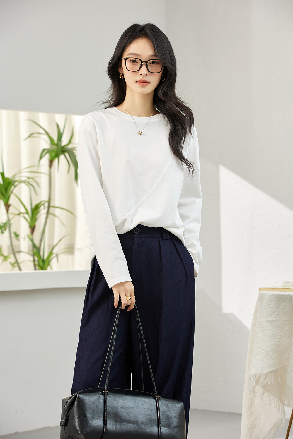 Asymmetric Seamline Relaxed Cotton Tee-VIMLYSTORE