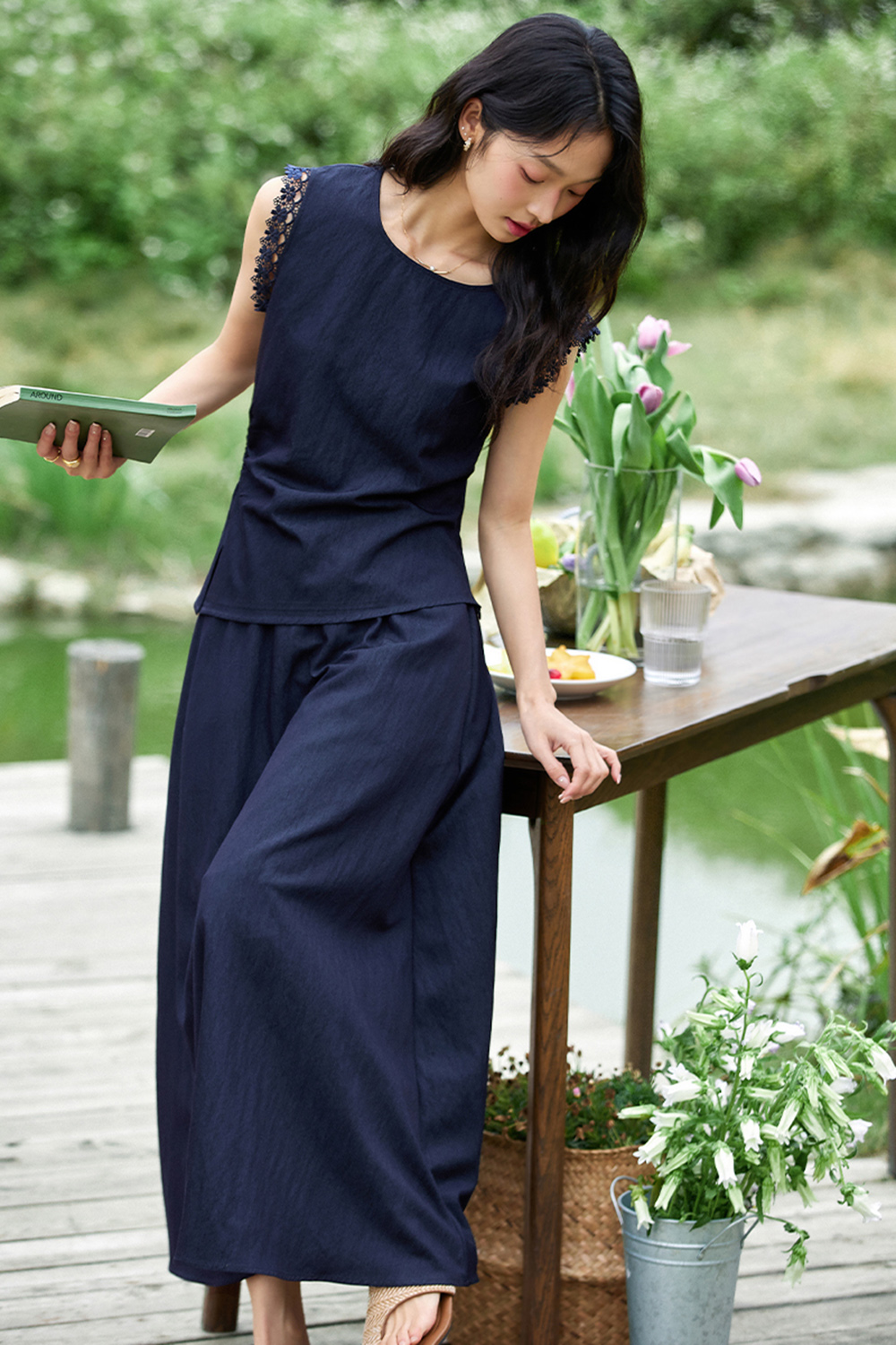 Elegant Minimalist Design Sleeveless Top Set