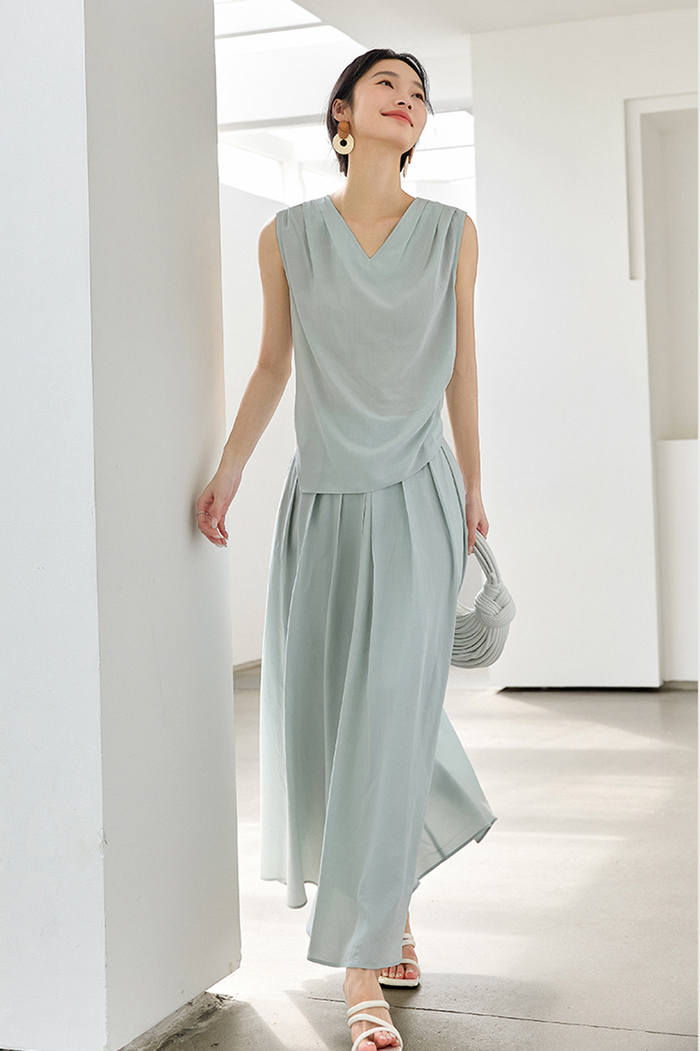 Fashionable & Elegant Sleeveless V-Neck Top with Midi Skirt Set