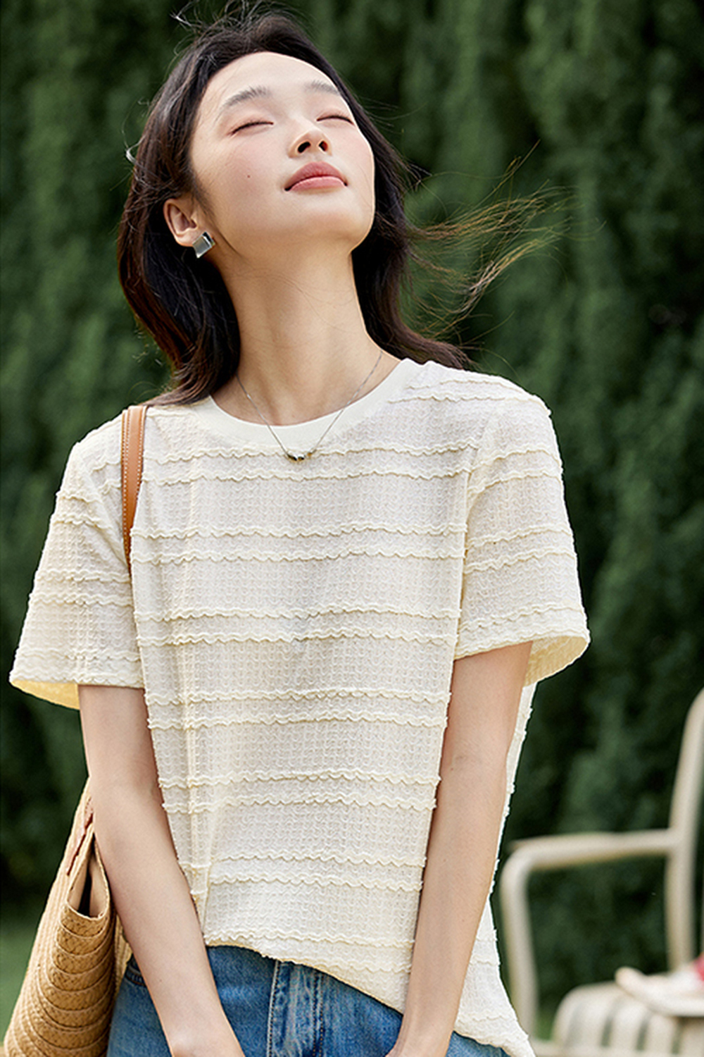 Minimalist Round Neck T-shirt with Paneled Loose Top-VIMLYSTORE