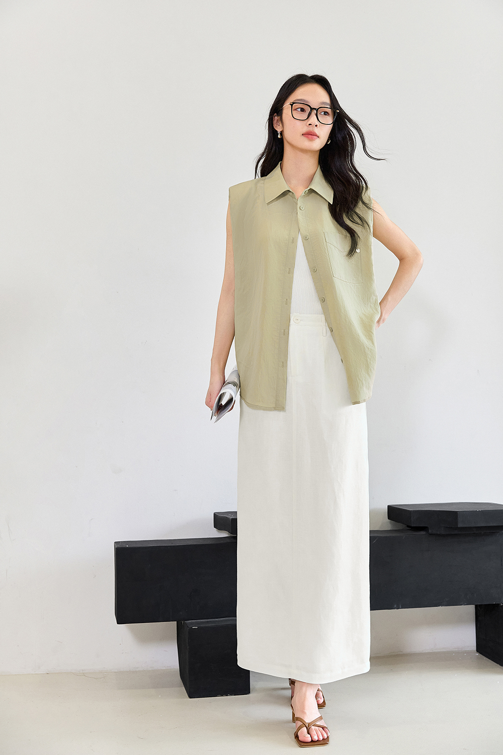 Lyocell Sleeveless Collared Solid Shirt