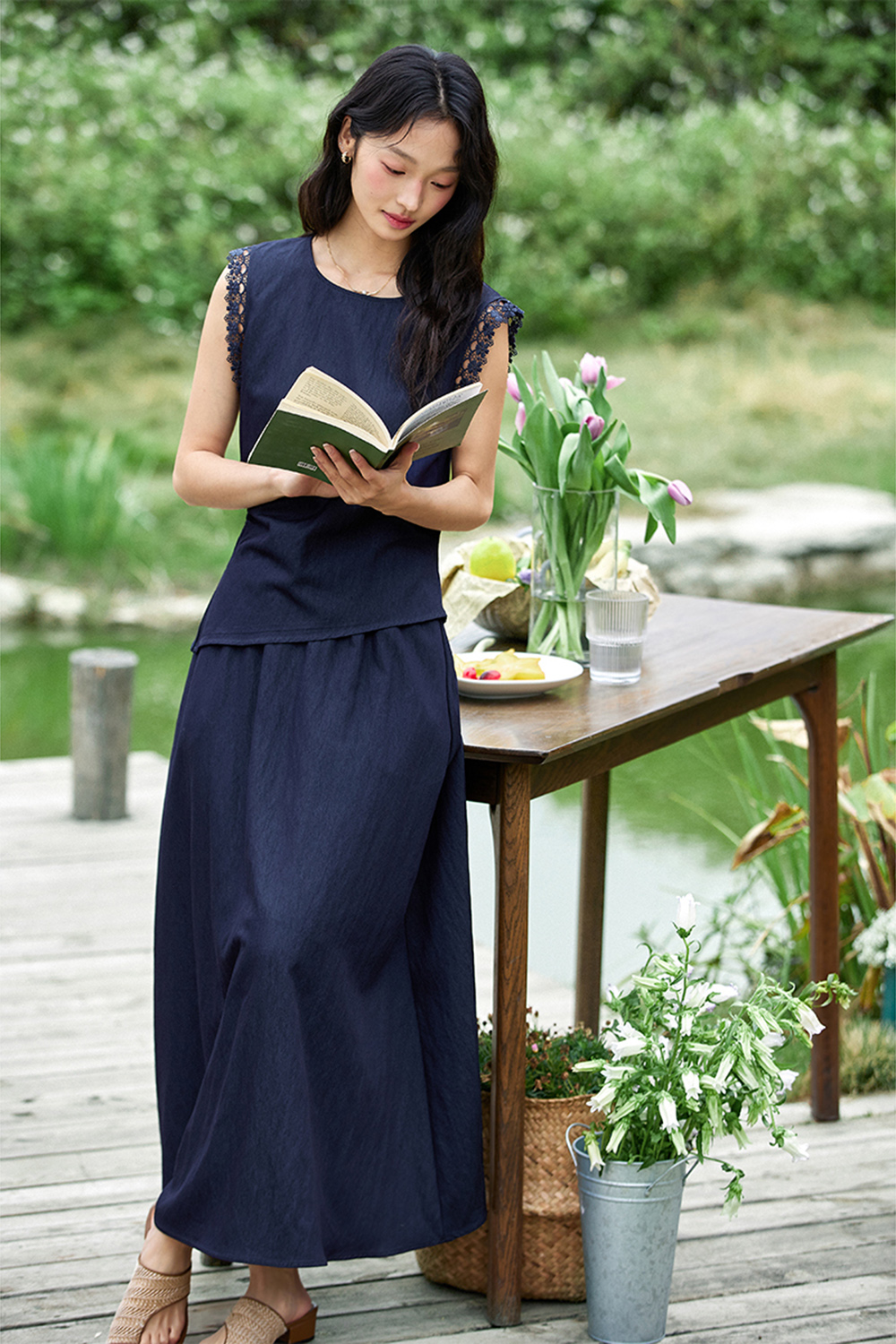 Elegant Minimalist Design Sleeveless Top Set