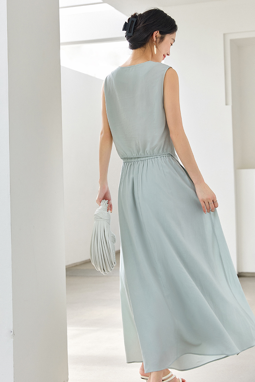 Fashionable & Elegant Sleeveless V-Neck Top with Midi Skirt Set