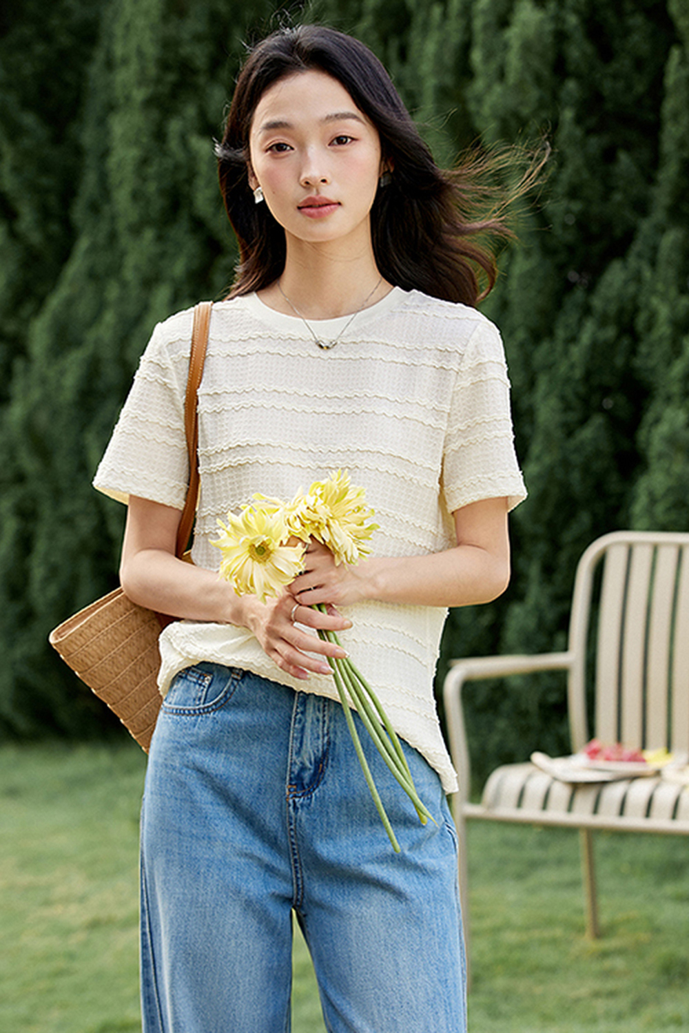 Minimalist Round Neck T-shirt with Paneled Loose Top-VIMLYSTORE