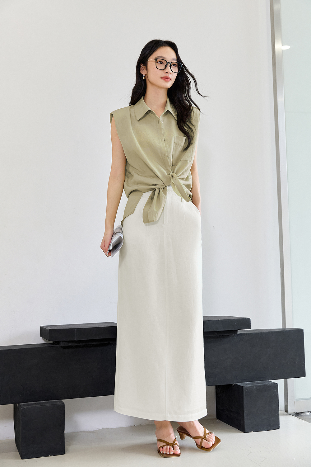 Lyocell Sleeveless Collared Solid Shirt