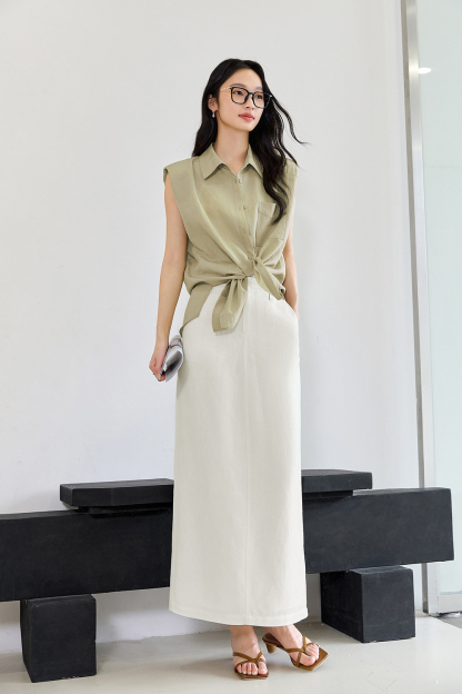 Lyocell Sleeveless Collared Solid Shirt