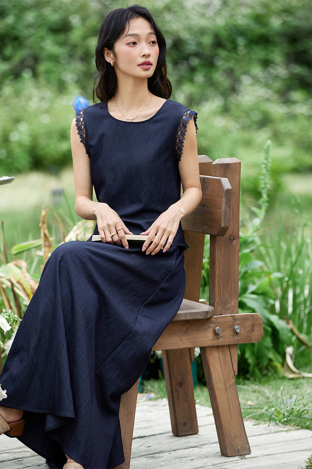 Elegant Minimalist Design Sleeveless Top Set