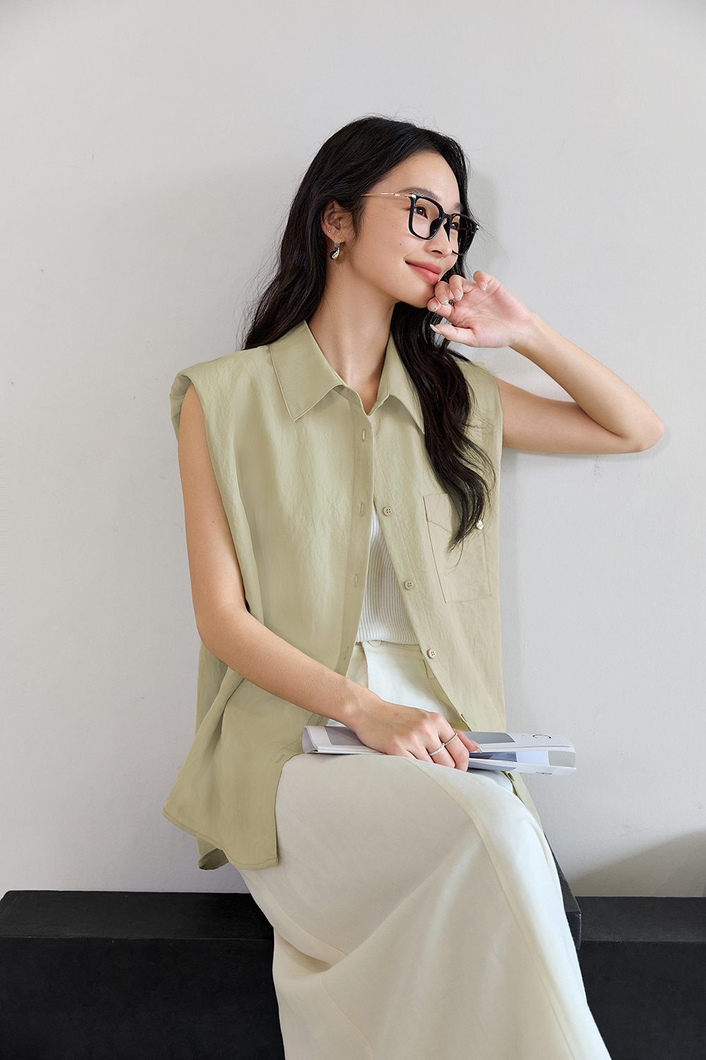 Lyocell Sleeveless Collared Solid Shirt