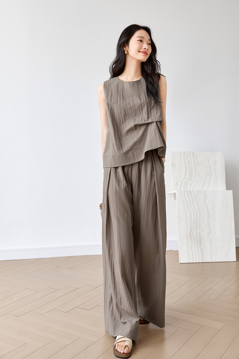 Slimming Sleeveless Top with Flared Pants Set