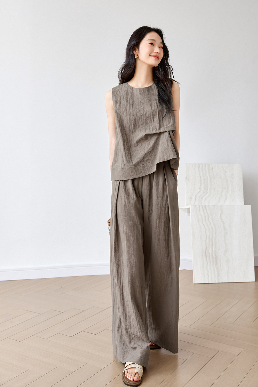 Slimming Sleeveless Top with Flared Pants Set