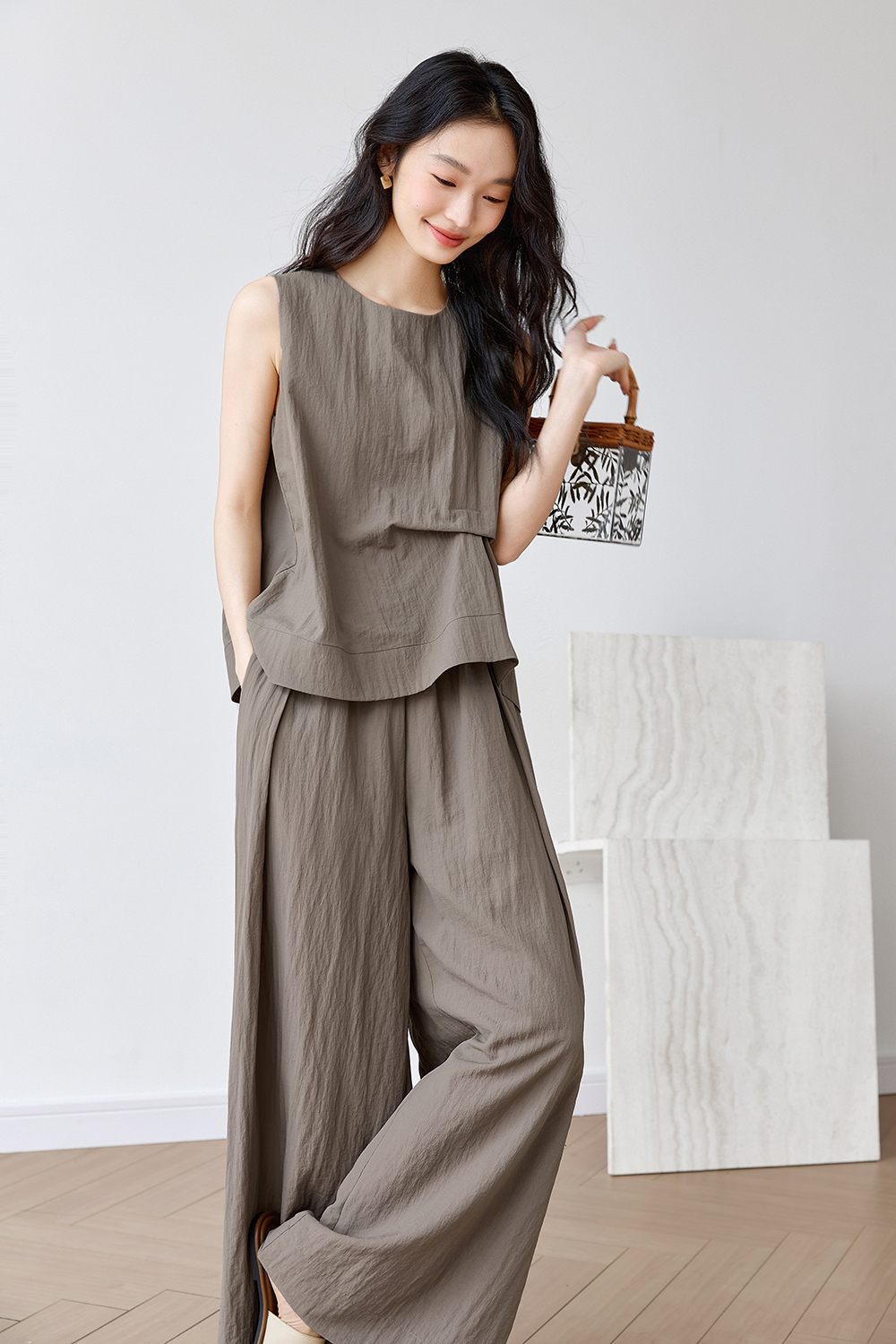 Slimming Sleeveless Top with Flared Pants Set