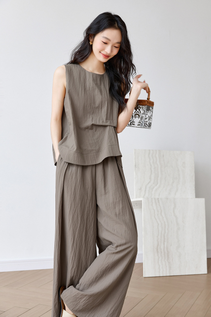 Slimming Sleeveless Top with Flared Pants Set