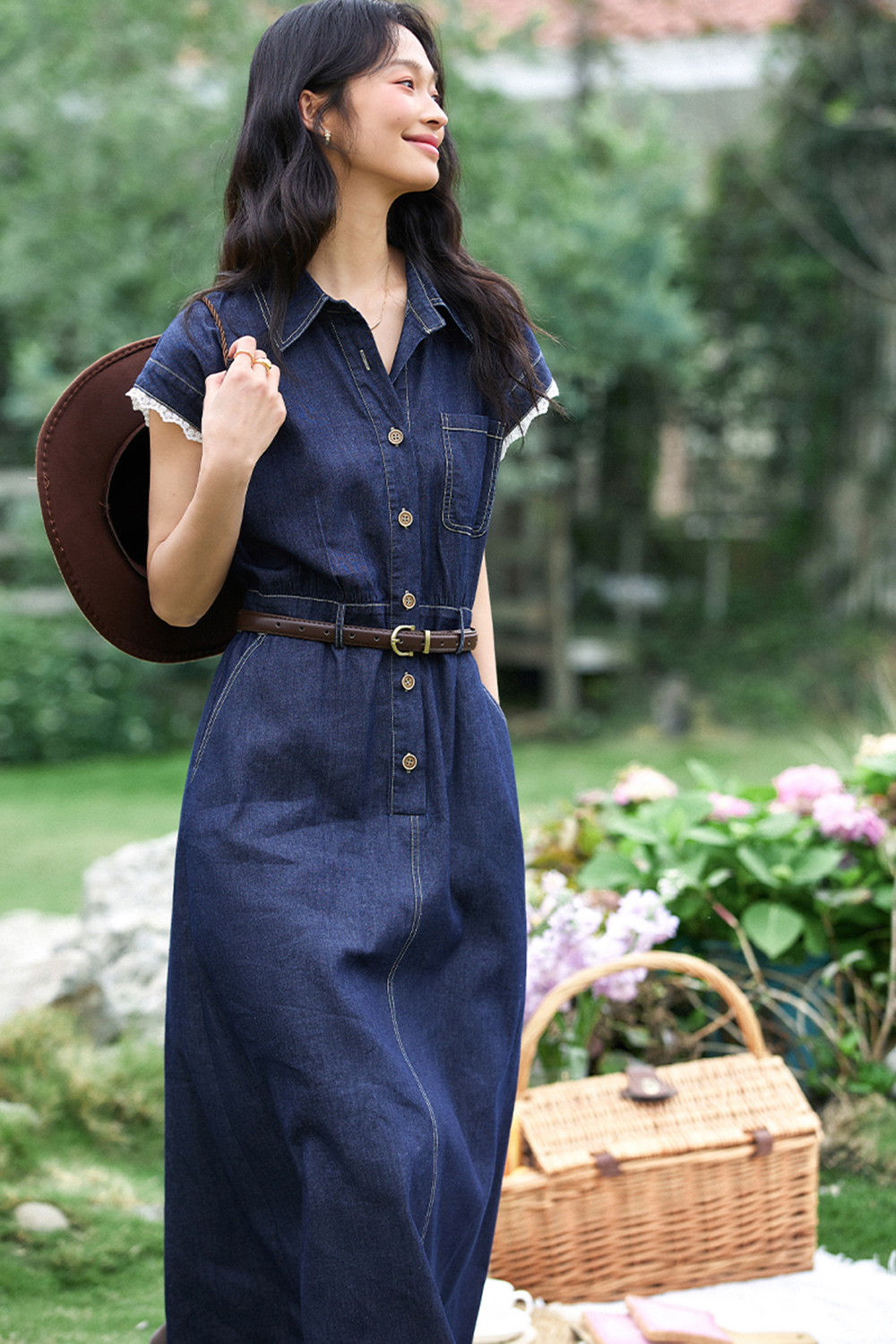 Retro Denim Dress with Lace Sleeves and Waist-Defining Silhouette-VIMLYSTORE