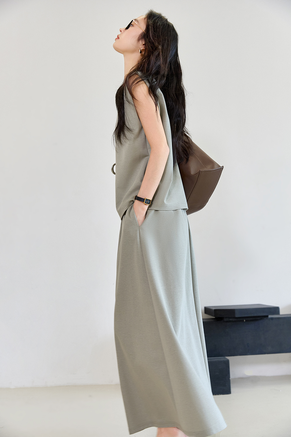 Simple Commute Sleeveless Round Neck Top with Skirt Set