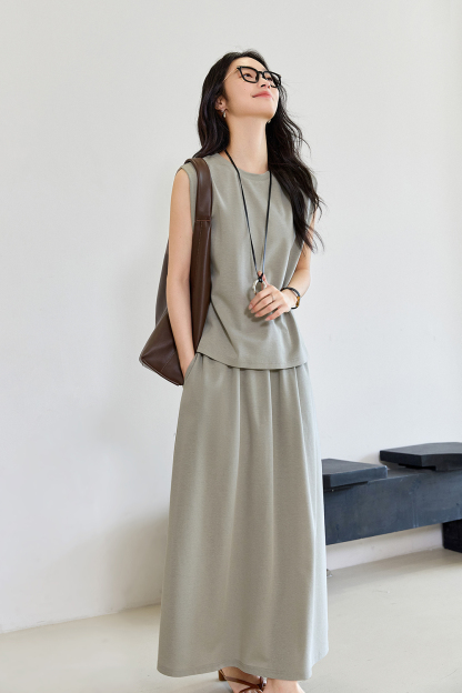 Simple Commute Sleeveless Round Neck Top with Skirt Set