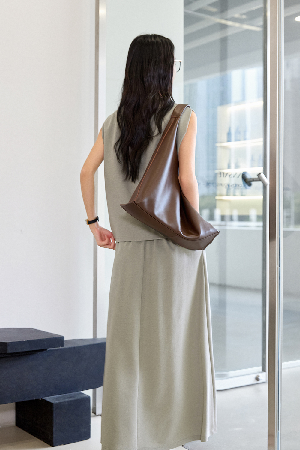 Simple Commute Sleeveless Round Neck Top with Skirt Set