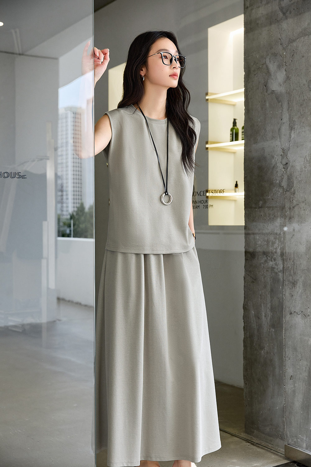 Simple Commute Sleeveless Round Neck Top with Skirt Set