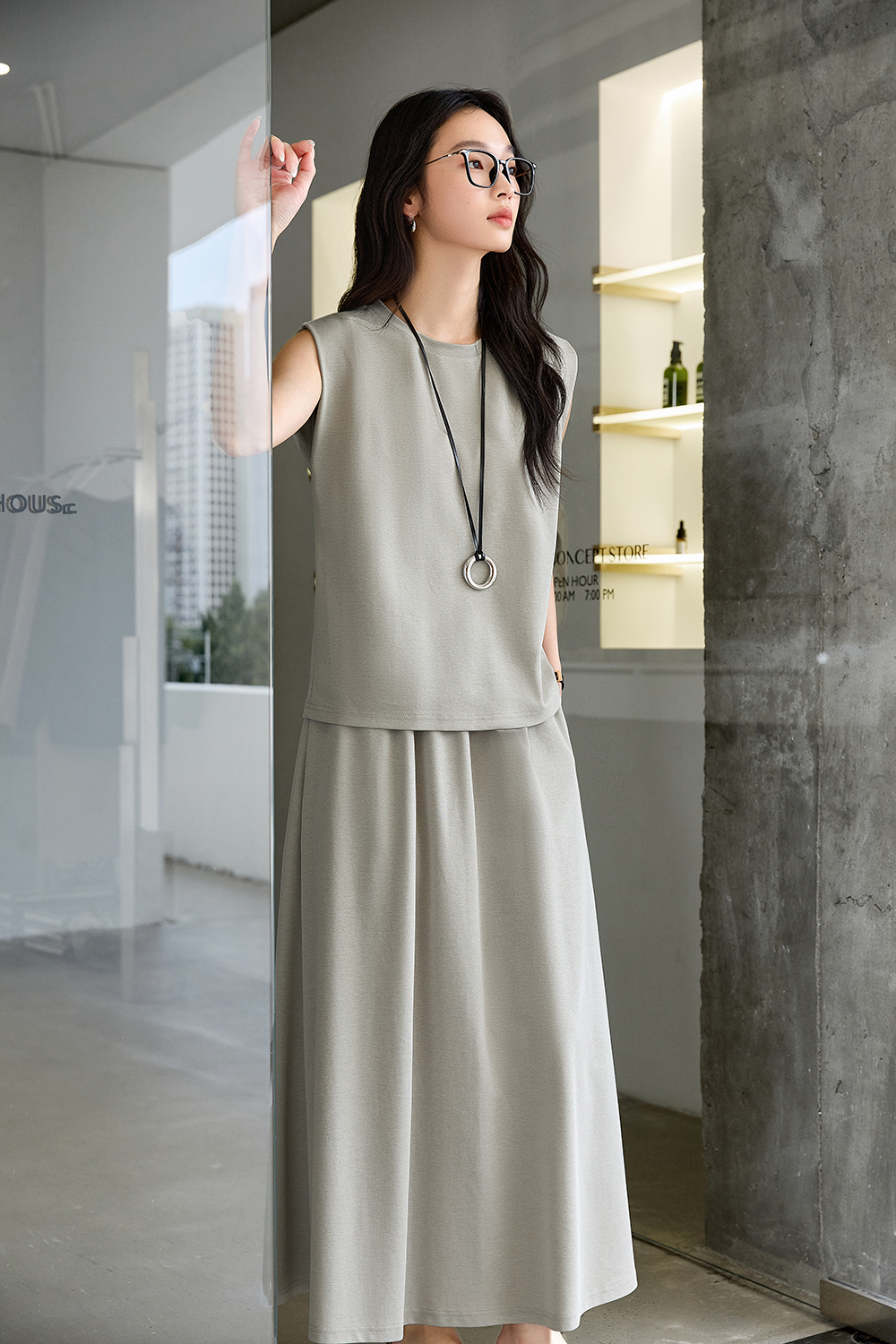Simple Commute Sleeveless Round Neck Top with Skirt Set