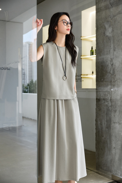 Simple Commute Sleeveless Round Neck Top with Skirt Set