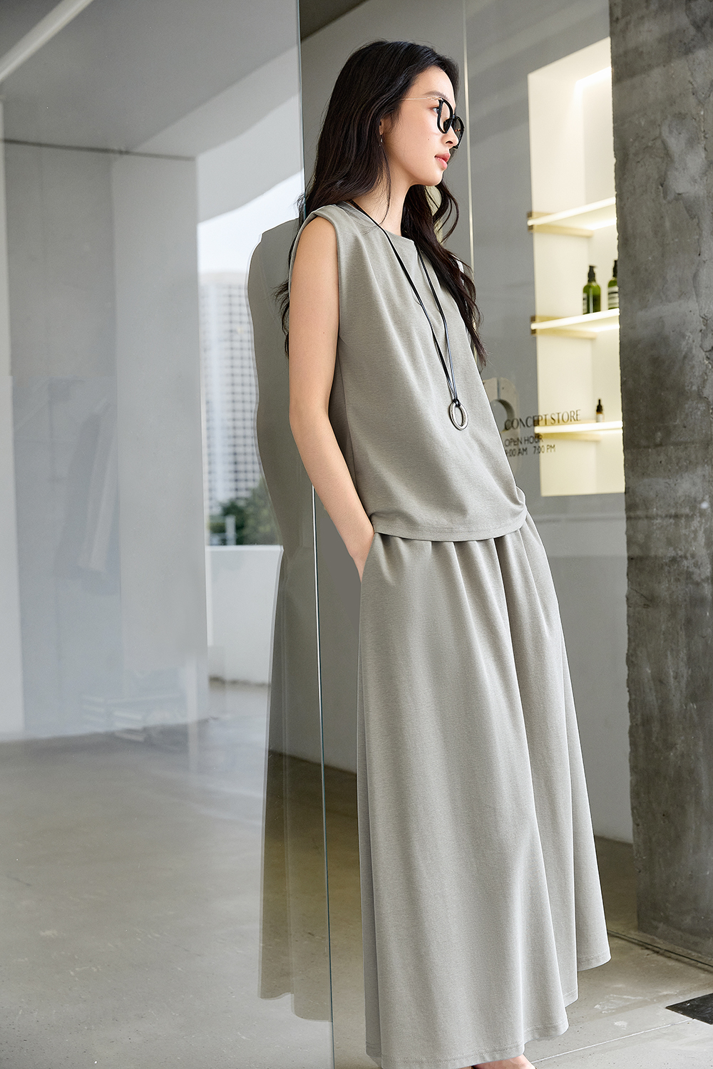 Simple Commute Sleeveless Round Neck Top with Skirt Set