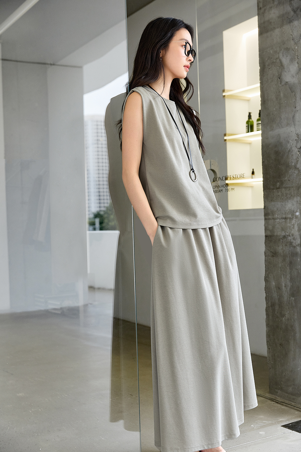 Simple Commute Sleeveless Round Neck Top with Skirt Set