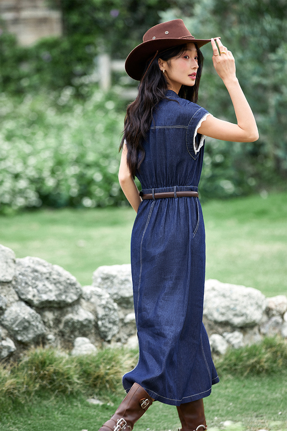 Retro Denim Dress with Lace Sleeves and Waist-Defining Silhouette-VIMLYSTORE