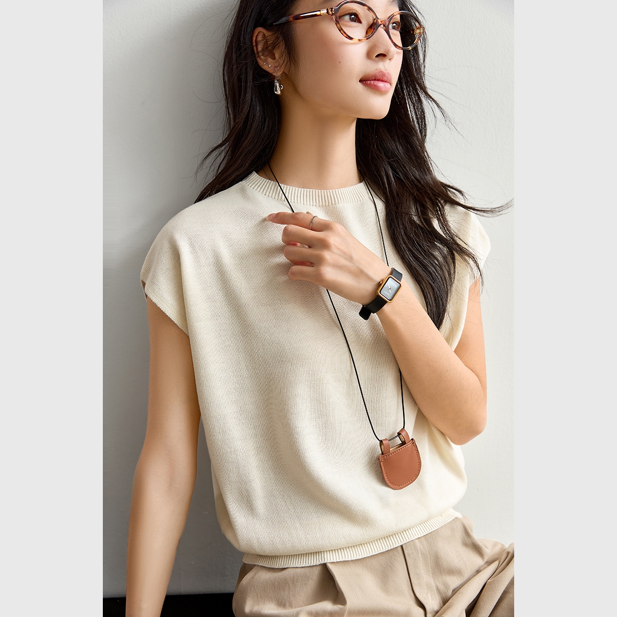 Sleeveless Round Neck Sweater