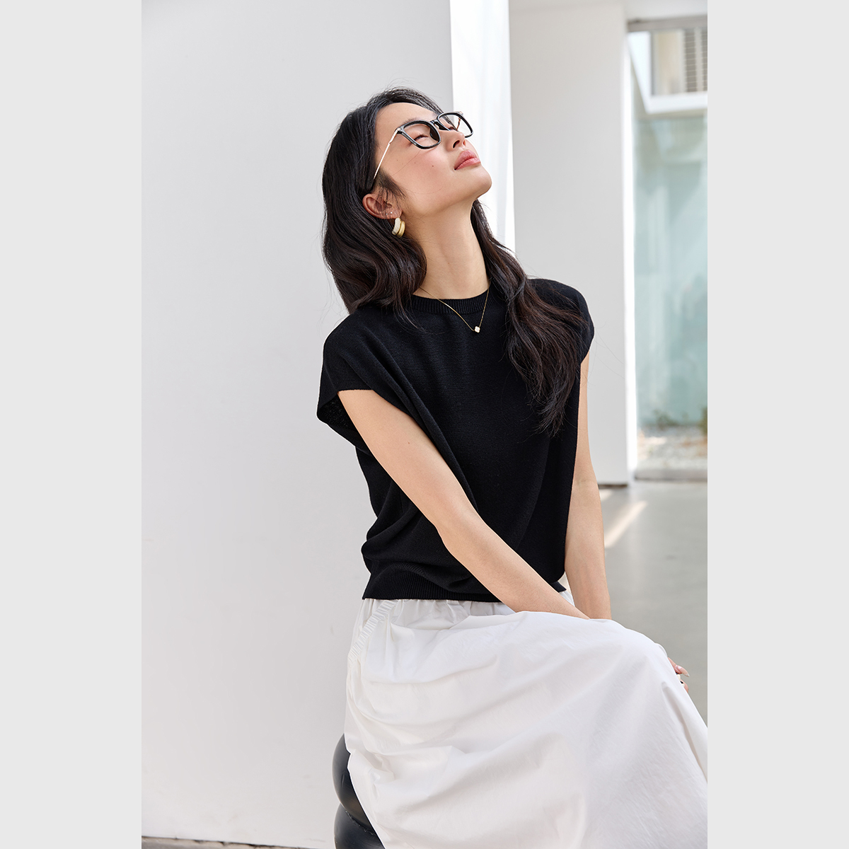 Sleeveless Round Neck Sweater
