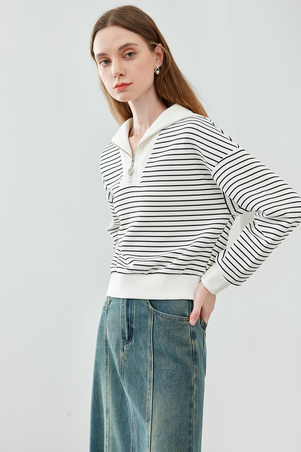 Fashionable Striped sweatshirt -